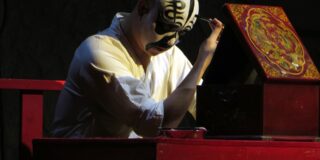 ΓΙΩΡΓΟΣ ΒΕΗΣ: Επιστροφή στην Όπερα του Πεκίνου