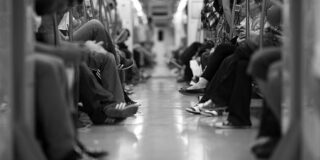 ΖΩΗ ΚΑΤΣΙΑΜΠΟΥΡΑ: Τα πετεινά του μετρό