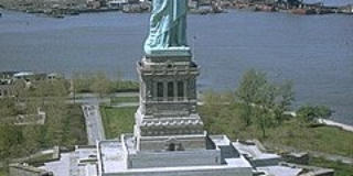 Ανθούλα Δανιήλ: Το άγαλμα της Ελευθερίας,  πηγές και προεκτάσεις 