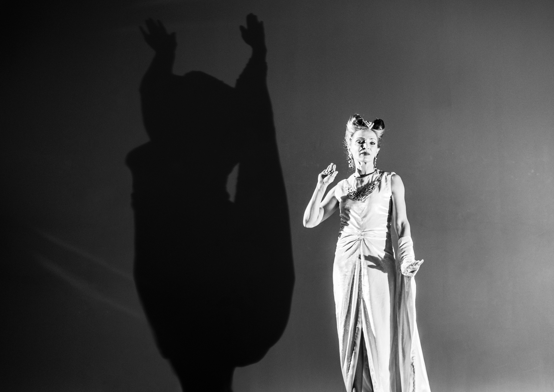 You are currently viewing Κωνσταντίνος Μπούρας: To Πονηρό πνεύμα του Νόελ Κάουαρντ στο Εθνικό Θέατρο σε σκηνοθεσία Γιάννη Χουβαρδά.