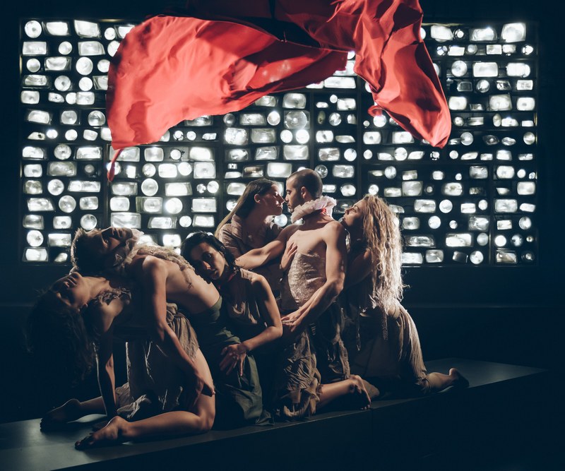 You are currently viewing Κωνσταντίνος Μπούρας: ΣΑΡΑΓΗΝΗ του Τάσου Μπεκιάρη στο ΘΕΑΤΡΟ ARROYO – μία εκστατική παράσταση