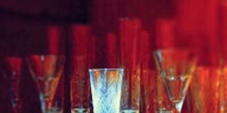 Γιώργος Σαράτσης: Αναστασία Καραογλάνη, «Παλιά κρυστάλλινα ποτήρια», εκδ. Λογείον