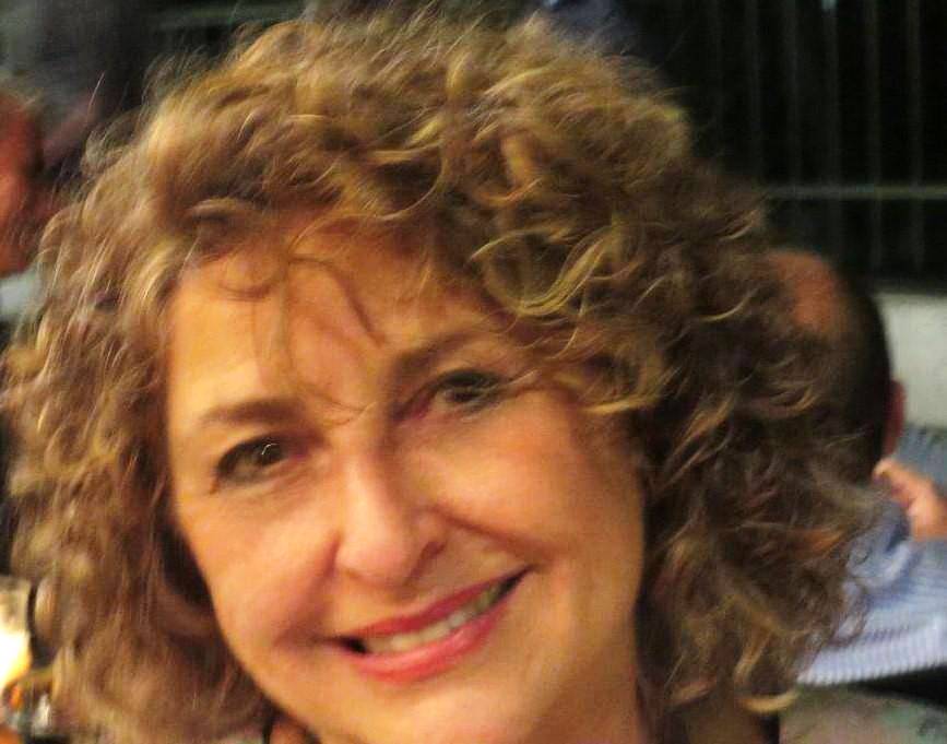 Read more about the article Η Λίζα Διονυσιάδου διαβάζει ποιήματά της.