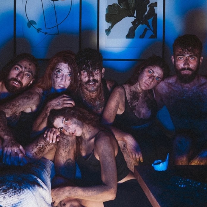 Read more about the article Κωνσταντίνος Μπούρας:  «Η ζωή και ο θάνατος τού Καραβέλα» τού Κωνσταντίνου Θεοτόκη σε μια αριστουργηματική αναδόμηση στον υπόγειο θεατρικό χώρο τού πάντα φιλόξενου και καινοτόμου Ιδρύματος Μιχάλη Κακογιάννη.