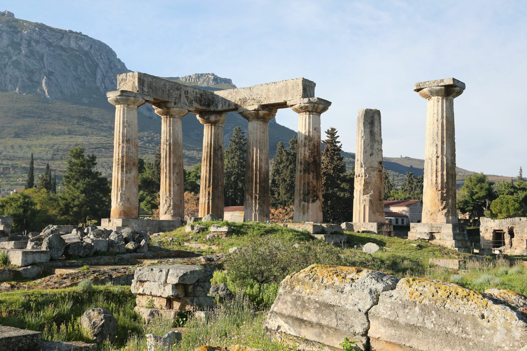 Read more about the article Γεωργία Κακούρου-Χρόνη: Ακροκόρινθος – ένα οδοιπορικό