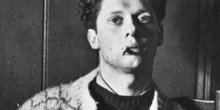 Ντύλαν Τόμας: Κάτω από το γαλατόδασος (αποσπ.) Μτφρ. Έφη Φρυδά – Παυλίνα Παμπούδη. Εκδ. Νίκας