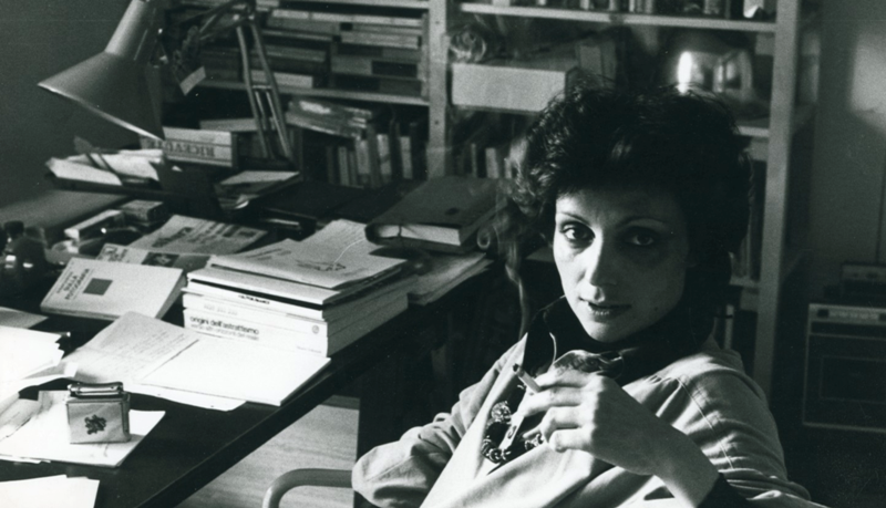 Read more about the article Γιάννης Κολοκοτρώνης, Η τέχνη ως «οδοιπορικό». Η διαλεκτική της Έφης Στρούζα για την παράδοση και το σύγχρονο.