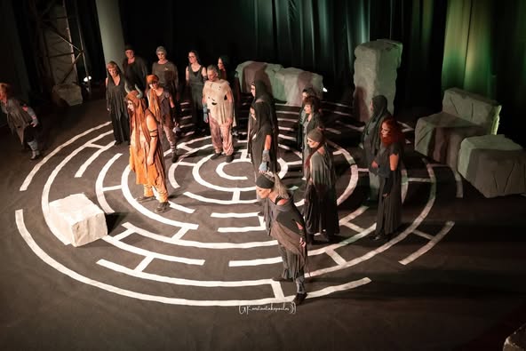 Read more about the article Ανθούλα Δανιήλ – Κωνσταντίνος Μπούρας: Βασιλείου Ρ. Φλώρου «Μινώταυρος – Τα αθώα τέρατα» στο ΘΕΑΤΡΟ NOŪS – Creative Space. Μια ποιητική παράσταση βασισμένη στην Μυθολογία και στην δημοτική Παράδοση.