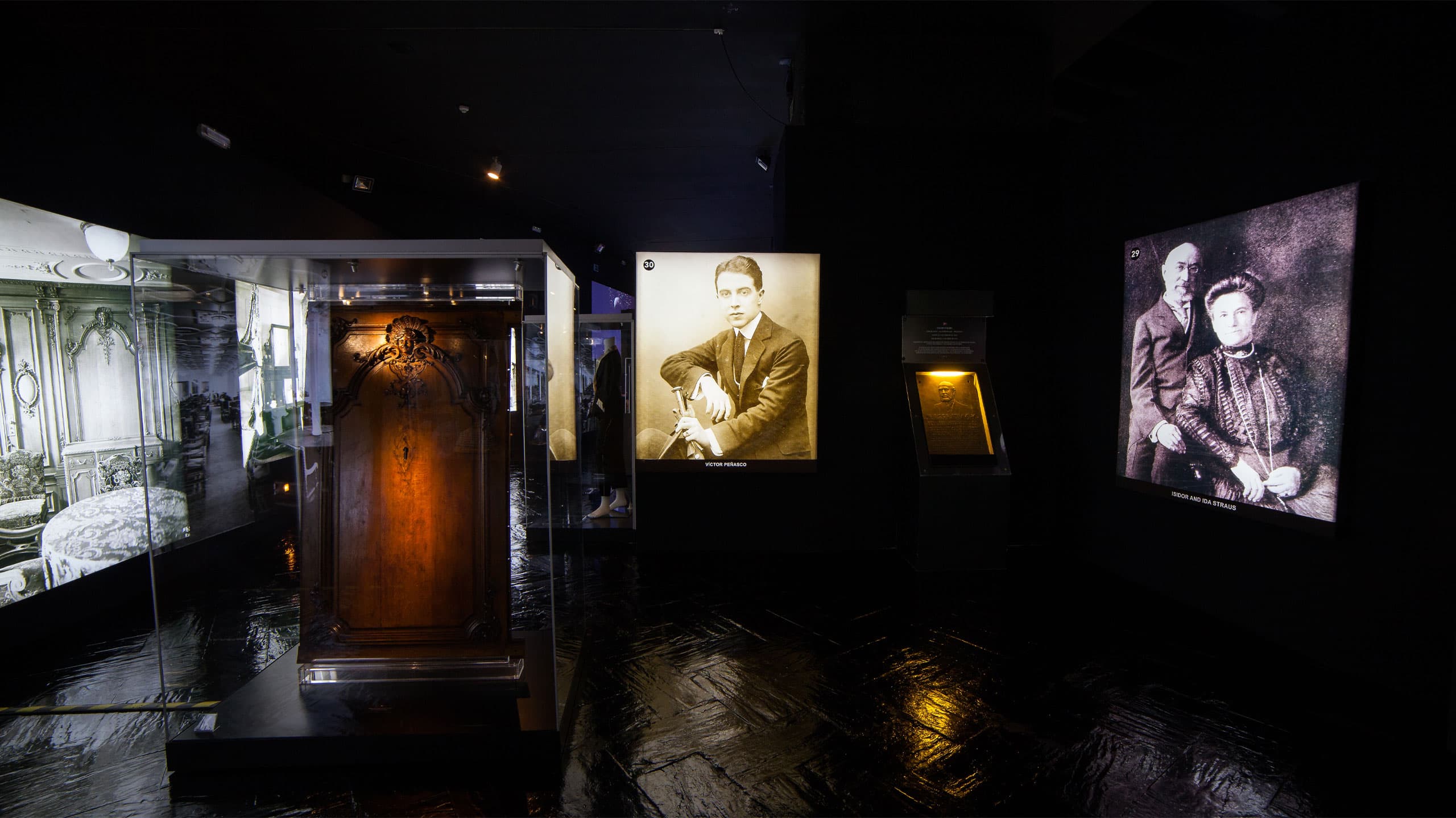 Read more about the article Δάφνη Μπιτζάρου: Τα μουσειακά αντικείμενα και η παράξενη μοναξιά τους