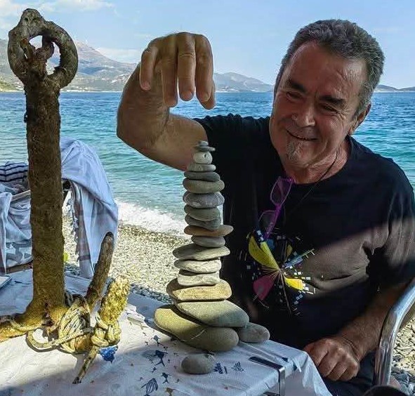 Read more about the article Ελισσαίος Βγενόπουλος: Στη μνήμη του Ντίνου Βγενόπουλου