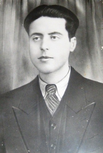 Read more about the article Βαγγέλης Μητράκος: Γεώργιος Αθ. Γκουζούλης- Μνήμη  των 118 Εθνομαρτύρων του Μονοδεντριού