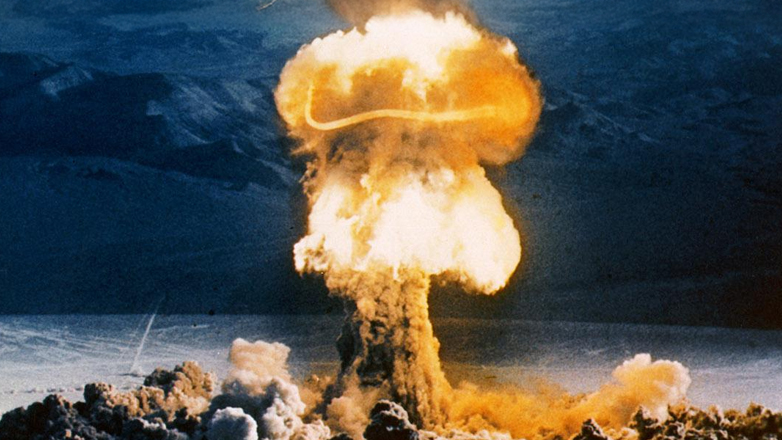 Read more about the article Λένη Ζάχαρη: Πιασμένοι στα νύχια των γερακιών του ολέθρου…