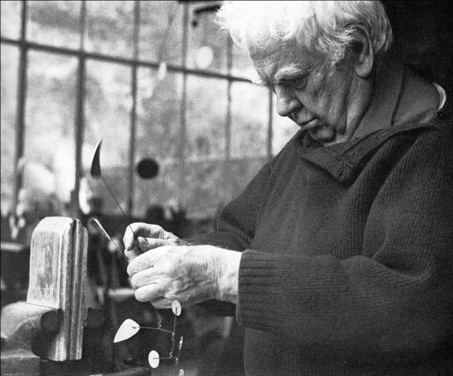 Read more about the article Κώστας Ευαγγελάτος: Τα Ψυχοκινητικά γλυπτικά σινιάλα του Alexander Calder