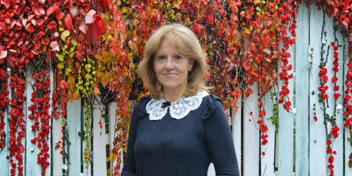 Read more about the article Αλεξία Βλάρα: Μια συνομιλία με την Άννα Musewald για το βιβλίο της «Παγιδευμένοι στις παρυφές του χρόνου».