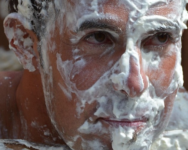 Read more about the article Στρατονίκη Ζαρμποζάνη:  «Γκρι και σαντιγί»