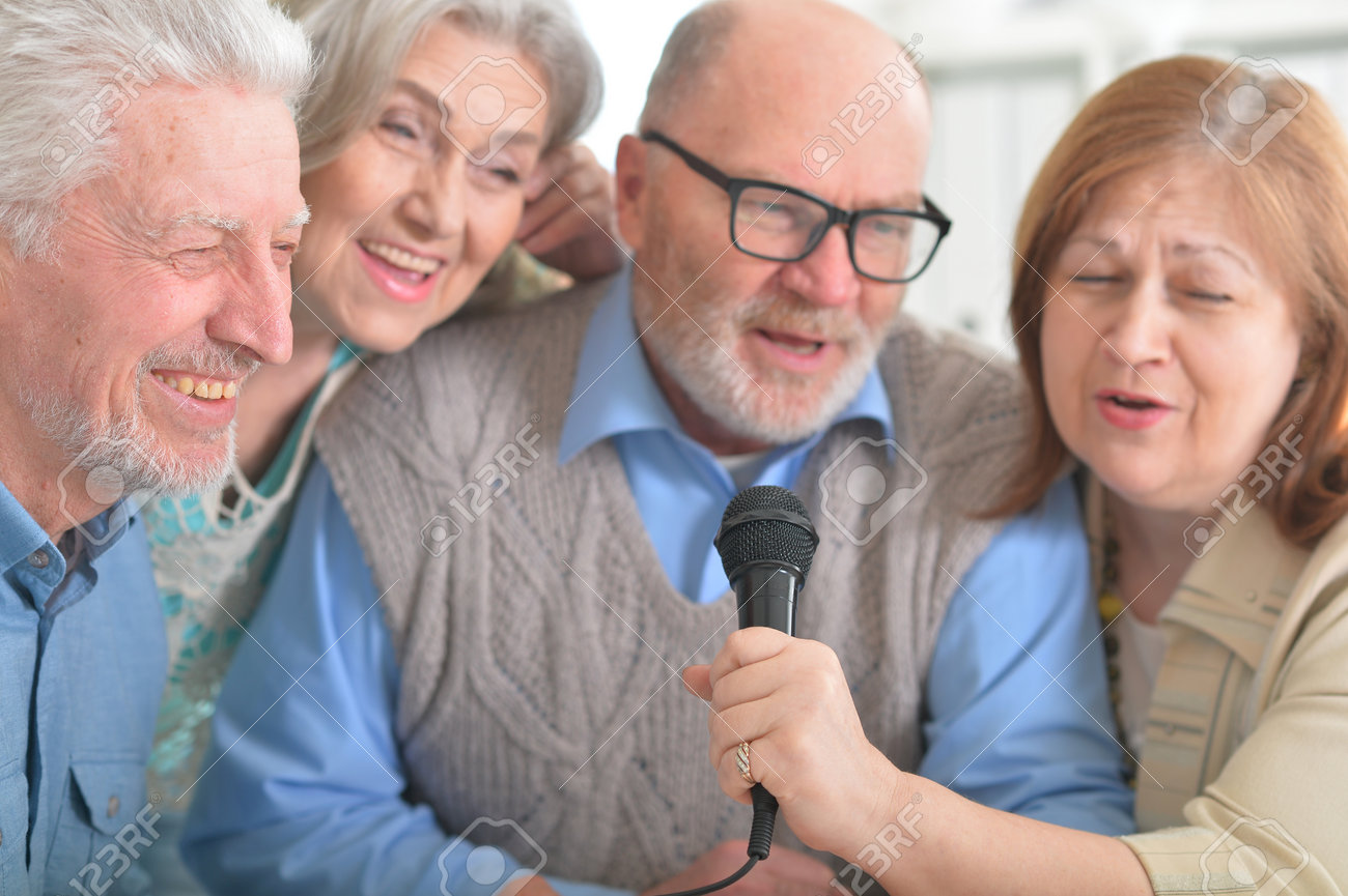You are currently viewing Ζωή Κατσιαμπούρα: Τα τραγούδια της συντροφιάς