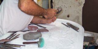 Γιάννης Κολοκοτρώνης: Η Σωματική Γλυπτική του Θοδωρή Ποκαμισά