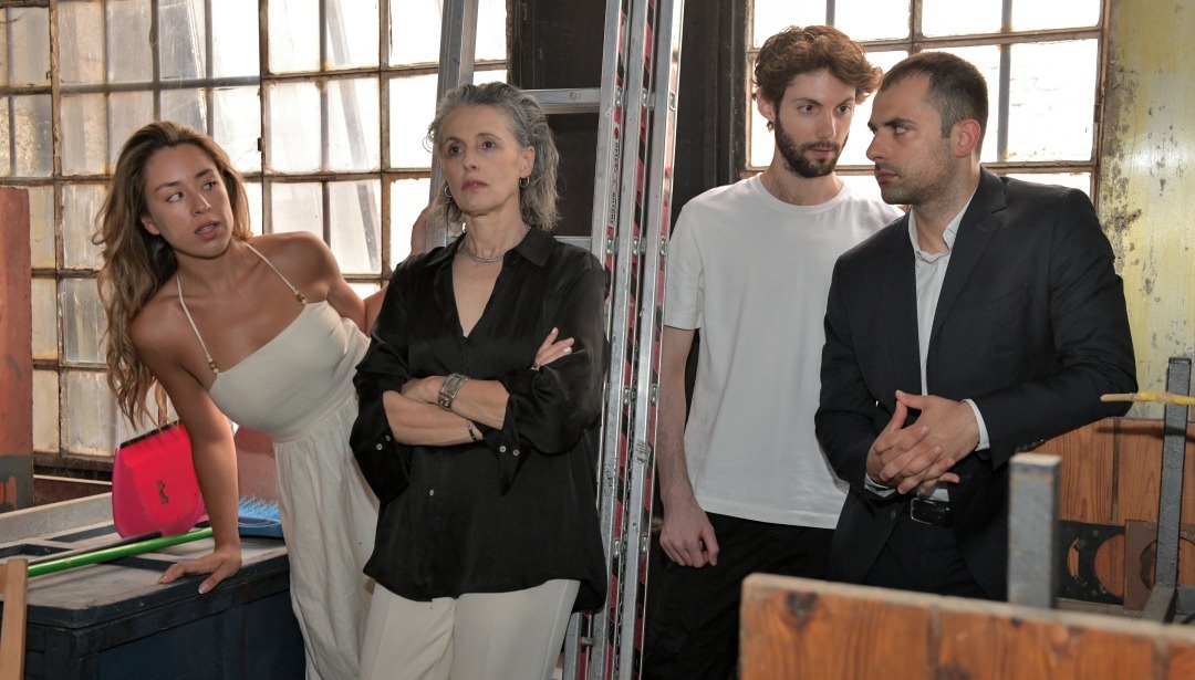 Read more about the article Κωνσταντίνος Μπούρας: Σαιξπηρικότατος «Ερρίκος ο Πέμπτος» στο Θέατρο ΣΗΜΕΙΟ σε ευρηματική σκηνοθεσία τού ιδιοφυούς Αλέξανδρου Διαμαντή με ένα κουαρτέτο πρωτεϊκών ηθοποιών με άσβεστη διεθνή λάμψη.