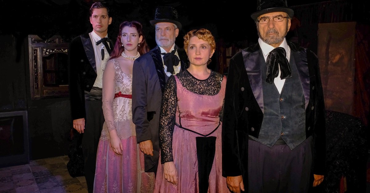 Κωνσταντίνος Μπούρας: «Τα Άσπρα Άλογα – Ρόσμερσχολμ» στο Θέατρο Εκάτη.