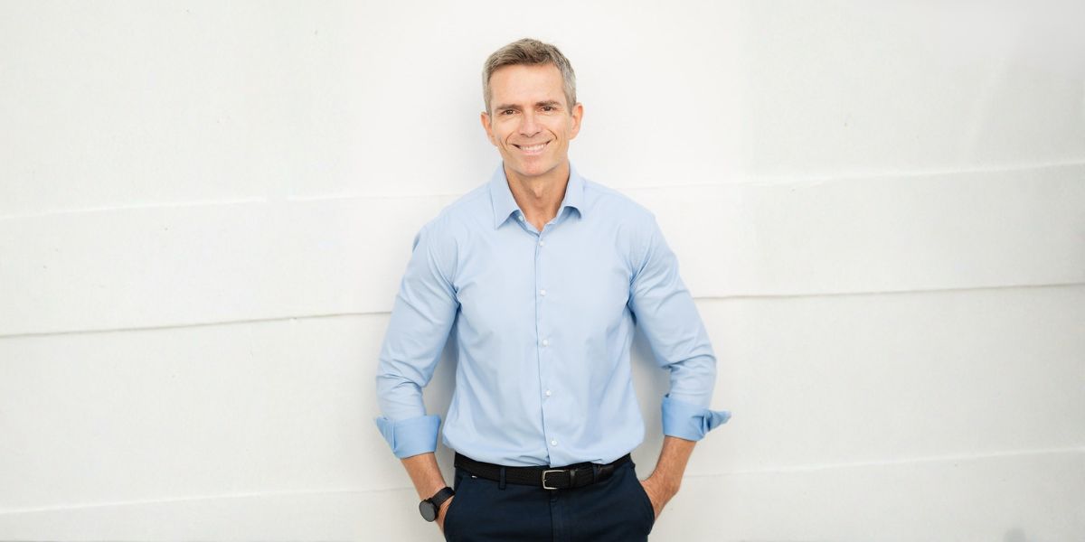 Read more about the article Αλεξία Βλάρα: Μια συνομιλία με τον Φοίβο Καρακίτσο με την ευκαιρία το πρόσφατο βιβλίο του «5 ημέρες: Ένα σύντομο ταξίδι σοφίας προς την προσωπική σου ελευθερία»