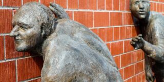 Νίκος Χαρτοματσίδης: Παραμύθια για μια προτομή (1)