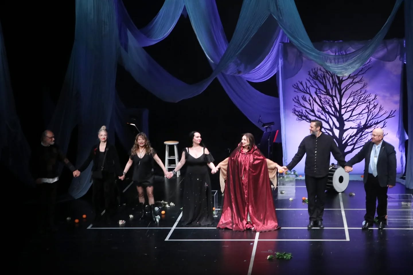 You are currently viewing Σάρα Θηλυκού: Δρ. Κωνσταντίνου Μπούρα, Η ΩΡΑΙΑ ΕΛΕΝΗ ΣΤΗΝ ΚΟΙΛΑΔΑ ΤΩΝ ΝΕΚΡΩΝ ΕΡΩΤΩΝ