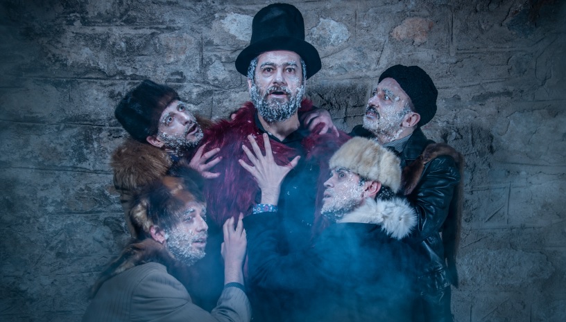 You are currently viewing Κωνσταντίνος Μπούρας: Οι αθάνατες, οι επίμονες, οι συμβολικές «Νεκρές ψυχές» τού Γκόγκολ στο Θέατρο Θησείον για δεύτερη συνεχή χρονιά.