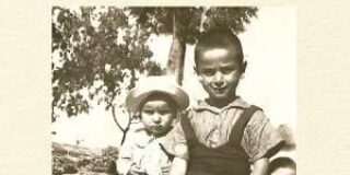 Βάλια Ζαπώνη: Δέσποινα Καϊτατζή Χουλιούμη, Σφιχταγκαλιάσματα και φτερουγίσματα. Εκδ. ΑΩ