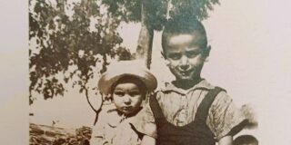 Περσεφόνη Τζίμα: Δέσποινας Καΐτατζή-Χουλιούμη, Σφιχταγκαλιάσματα και φτερουγίσματα» Εκδόσεις ΑΩ