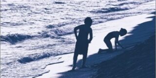 Ζωή Σπανάκου: Η διαγώνιος του τετραγώνου (Νησίδες, 2025) ISBN: 978-618-5744-37-3