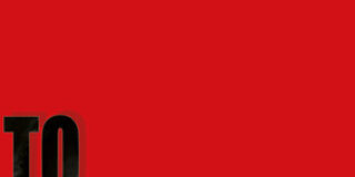 Κώστας Τραχανάς: Χριστίνα Καράμπελα «Το κόκκινο Moleskine» Εκδόσεις Εστία 2025 σελ.131 ISBN 978-960-05-1982-2