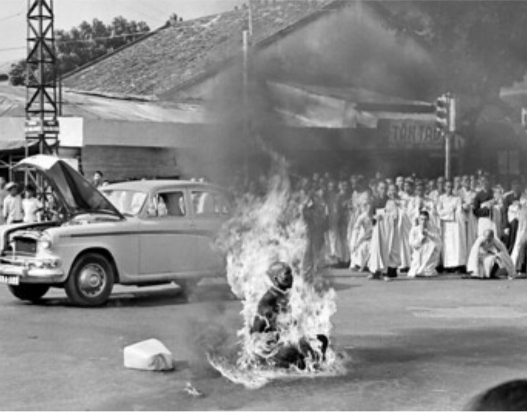 You are currently viewing Γιώργος Μεταξάς: Η ΑΥΤΟΠΥΡΠΟΛΗΣΗ ΩΣ  ΗΡΩΙΚΗ ΠΟΛΙΤΙΚΗ ΠΡΑΞΗ.