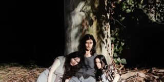 Κωνσταντίνος Μπούρας: “ΤΟ ΔΕΝΤΡΟ ΠΟΥ ΜΑΤΩΝΕΙ / THE BLEEDING TREE” του Αυστραλού Angus Cerini στο ΘΕΑΤΡΟ ΑΓΓΕΛΩΝ ΒΗΜΑ.