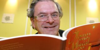 Σάρα Θηλυκού: Gabriel Rosenstock (1949 – 2026), Ένας στοχασμός πάνω στο ποίημα του 1950 σιωπή του Eugen Gomringer, μετάφραση: Σάρα Θηλυκού