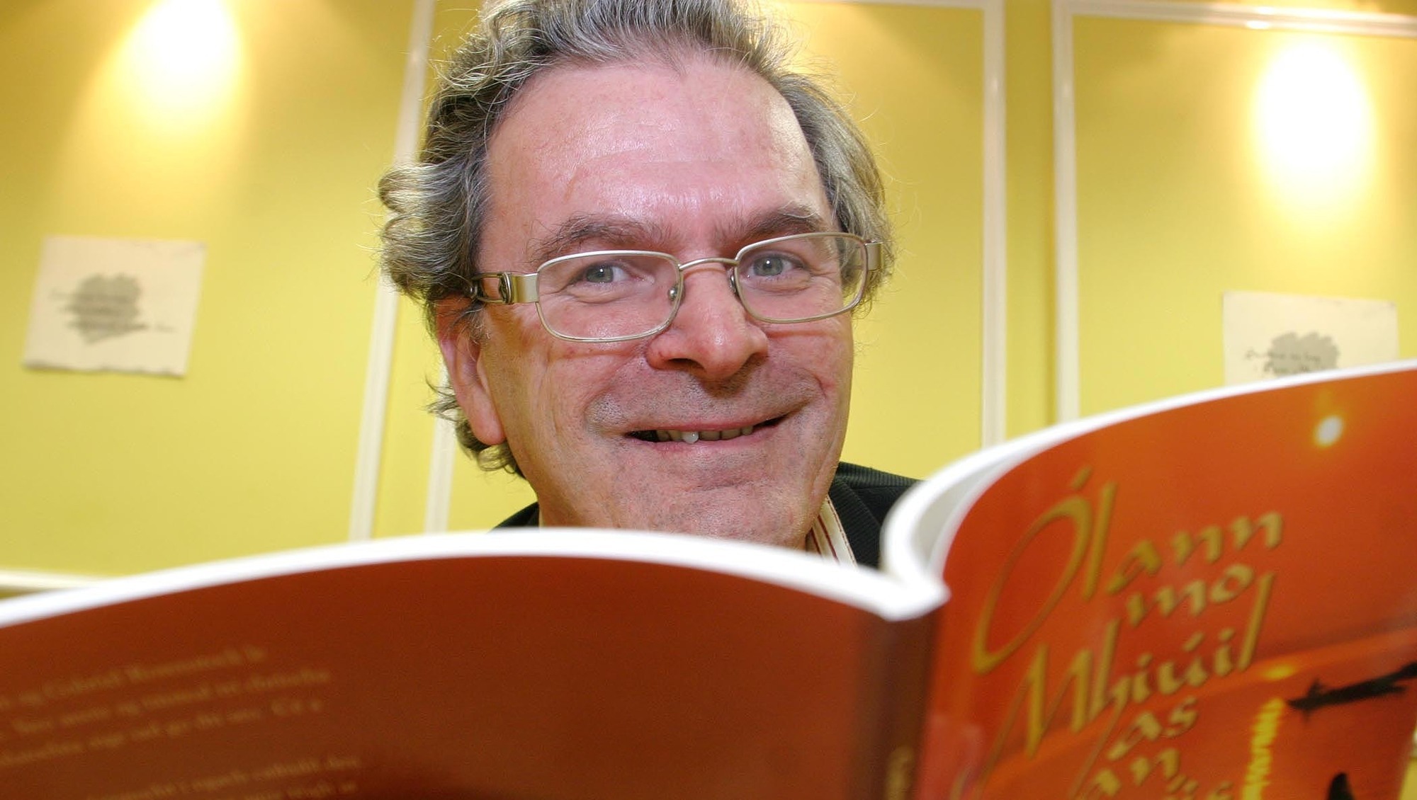 You are currently viewing Σάρα Θηλυκού: Gabriel Rosenstock, Ένας στοχασμός πάνω στο ποίημα του 1950 σιωπή του Eugen Gomringer, μετάφραση: Σάρα Θηλυκού